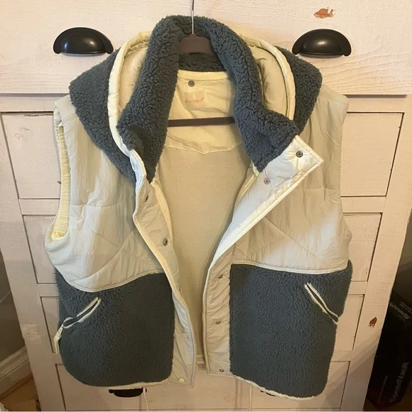 Free People Adventure Awaits fleece hooded vest - Picture 5 of 12